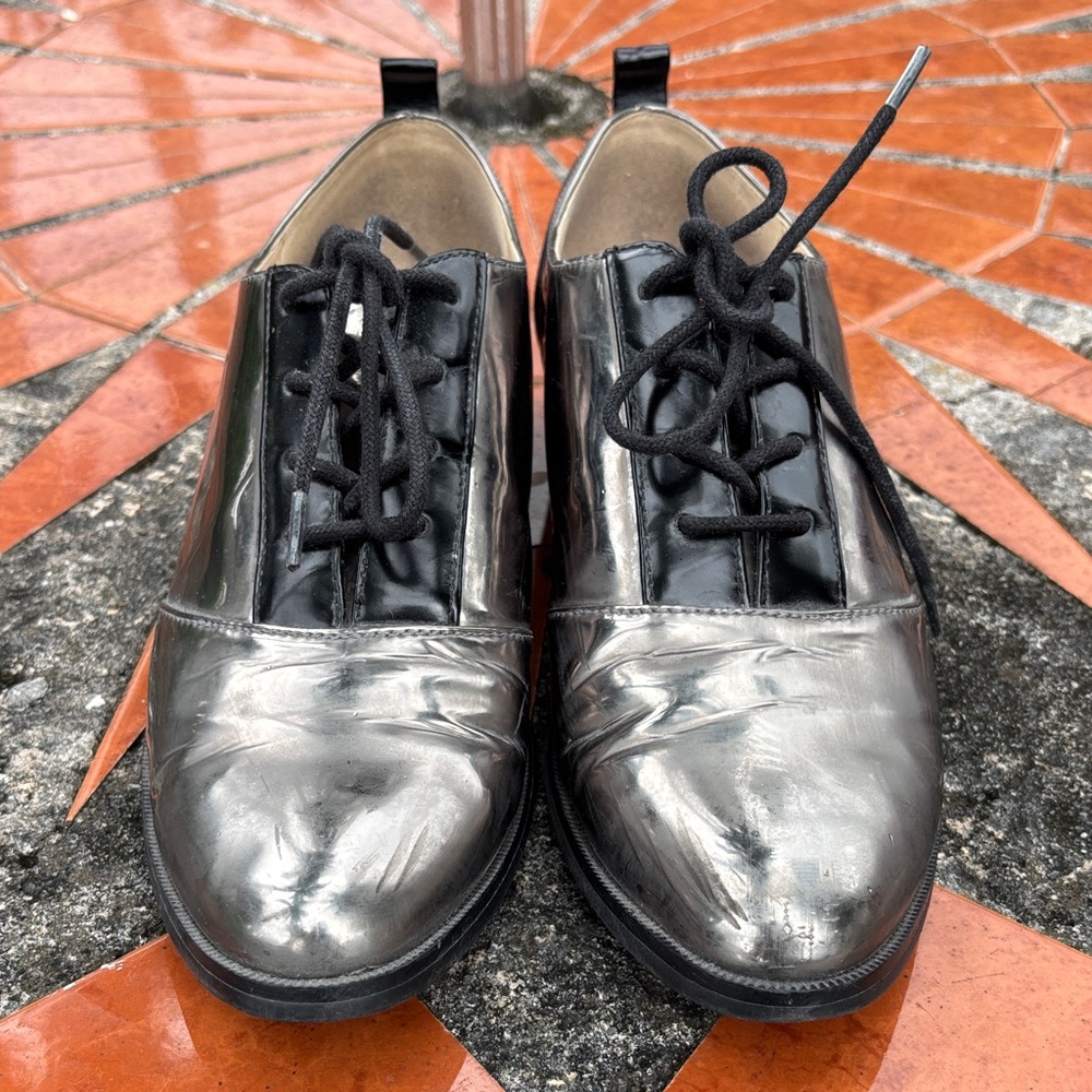 Nine West Silver and Black lace up oxford